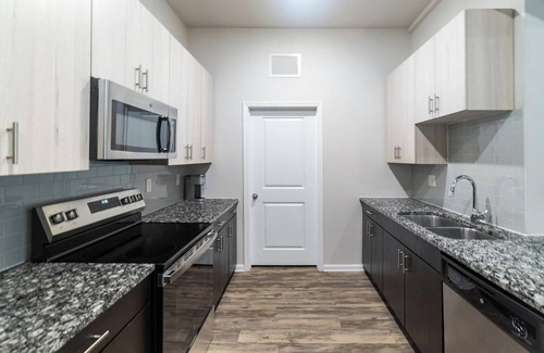 Charlotte Apartment | Landing | Chic 1BD, Gym, Clubhouse