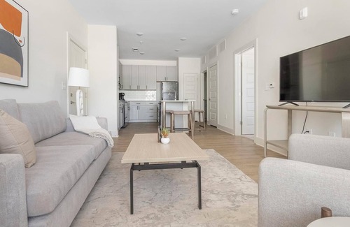 Charlotte Apartment | Landing | Chic 1BD, Pool, Gym