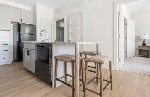 Charlotte Apartment | Landing | Chic 1BD, Pool, Gym