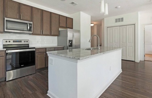 San Marco Apartment | Landing | Chic 2BD, Gym, Pool