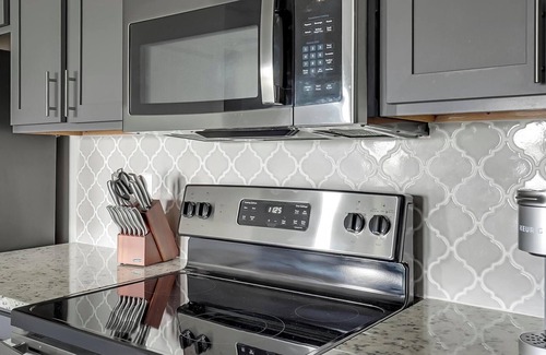 San Antonio Apartment | Landing | Chic 2BD, Gym, Pool