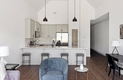 Athens Apartment | Landing | Chic 2BD, Gym, Clubhouse