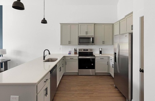 Athens Apartment | Landing | Chic 2BD, Gym, Clubhouse