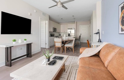 The Forum Apartment | Landing | Chic 2BD, Gym