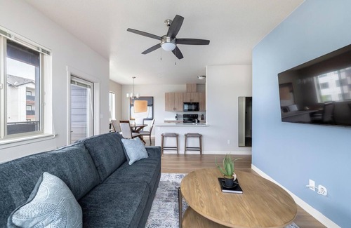 Molalla Apartment | Landing | Chic 2BD, Pool, Gym