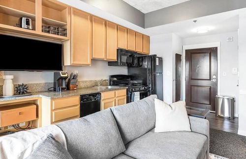Downtown Indianapolis Apartment | Landing | Chic Studio, Pool, Gym
