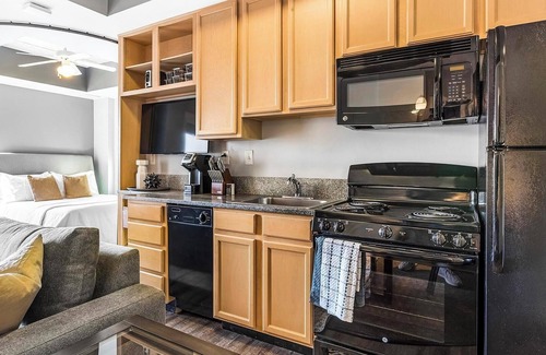 Downtown Indianapolis Apartment | Landing | Chic Studio, Pool, Gym