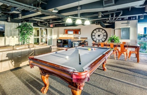 Downtown Indianapolis Apartment | Landing | Chic Studio, Pool, Gym