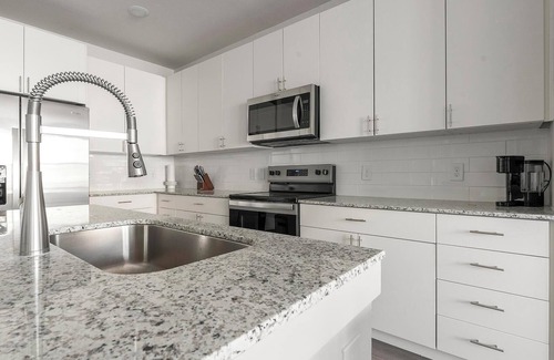 The Forum Apartment | Landing | Incredible 2BD, Gym