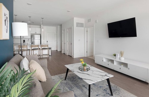 Athens Apartment | Landing | Incredible 2BD, Gym, Pool