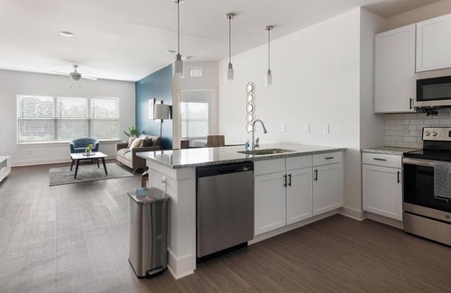 Athens Apartment | Landing | Incredible 2BD, Gym, Pool