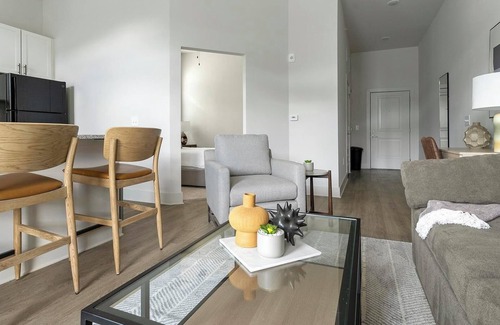 Charlotte Apartment | Landing | Incredible Studio, Gym, Clubhouse