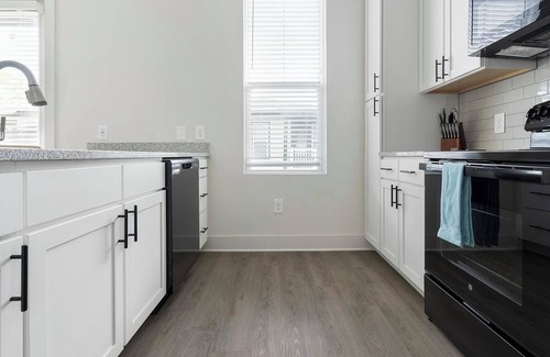 Charlotte Apartment | Landing | Incredible Studio, Gym, Clubhouse