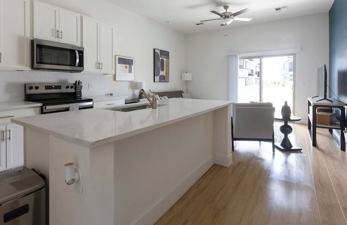 Casas Adobes Apartment | Landing | Incredible 2BD, Pool