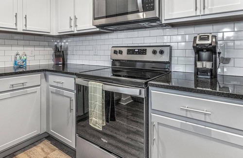 San Marco Apartment | Landing | Incredible 2BD, Pool, Gym