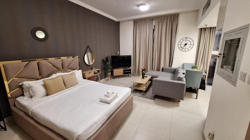 Mirdif Apartment | Landing Lane Family Suites, Studio Near DXB Airport