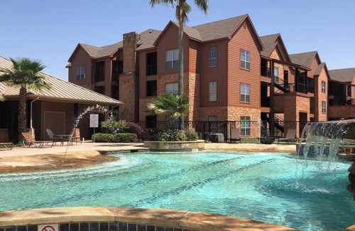 Southbelt/Ellington Apartment | Landing | Modern 1BD, Game Room, Clubhouse