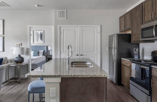 Dallas Apartment | Landing | Modern 1BD, Gym, Pool