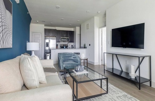 Austin Apartment | Landing | Modern 1BD, Gym, Pool