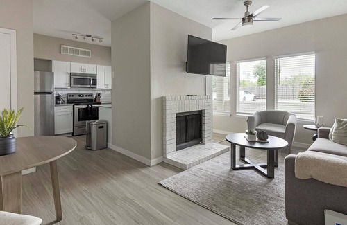 Fort Worth Apartment | Landing | Modern 1BD, Pool, Gym