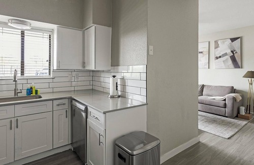 Fort Worth Apartment | Landing | Modern 1BD, Pool, Gym