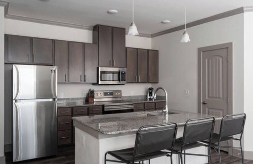 Manor Apartment | Landing | Modern 1BD, Pool, Courtyard