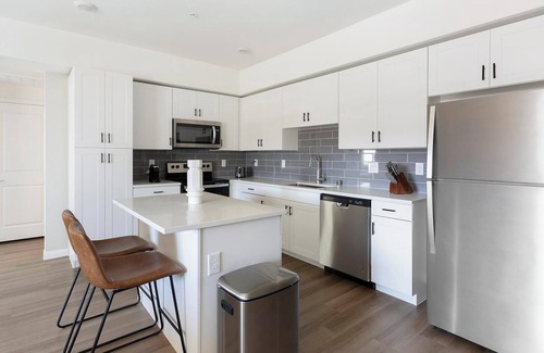 Townsite Apartment | Landing | Modern 1BD, Rooftop Lounge, Pool