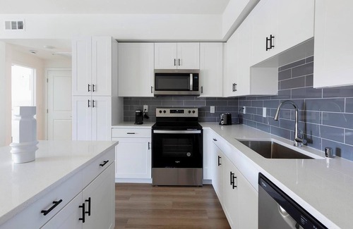 Townsite Apartment | Landing | Modern 1BD, Rooftop Lounge, Pool