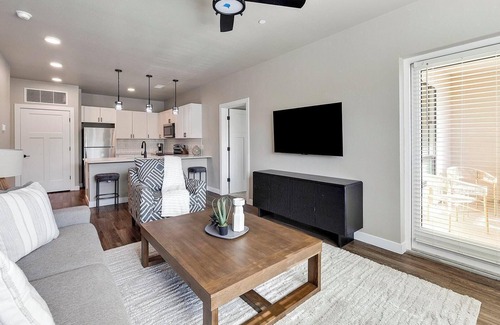 Goodyear Apartment | Landing | Modern 2BD, Clubhouse