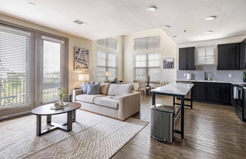 Denton Apartment | Landing | Modern 2BD, Gym, Courtyard