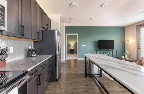 Denton Apartment | Landing | Modern 2BD, Gym, Courtyard