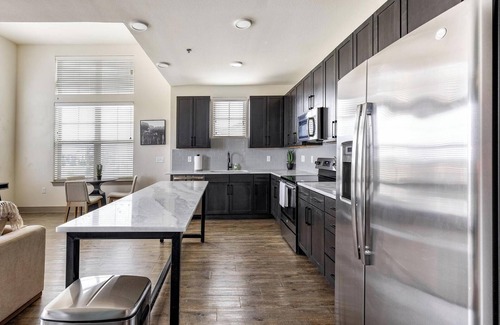 Denton Apartment | Landing | Modern 2BD, Gym, Courtyard