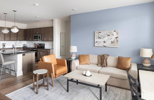 Madison Apartment | Landing | Modern 2BD, Gym, Clubhouse