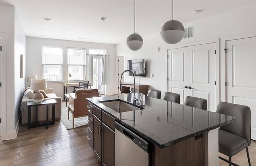 Madison Apartment | Landing | Modern 2BD, Gym, Clubhouse