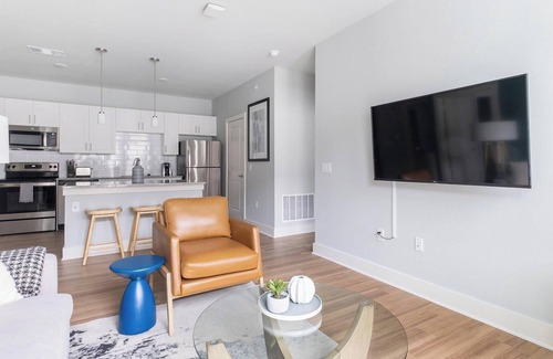 Conroe Apartment | Landing | Modern 2BD, Gym, Yoga Studio