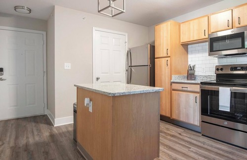 Eureka Apartment | Landing | Modern 2BD, Pool, Clubhouse