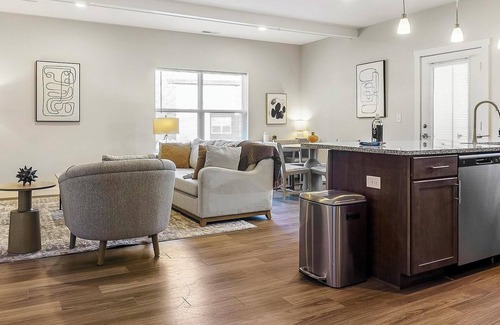 Cartersburg Apartment | Landing | Spectacular 2BD, Pool, Gym