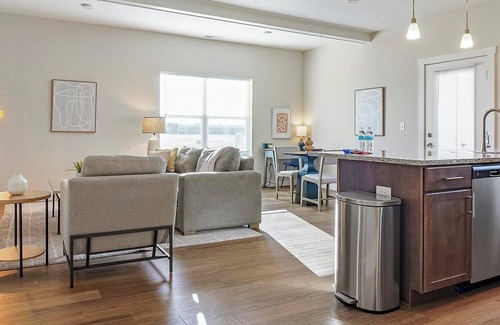 Cartersburg Apartment | Landing | Spectacular 2BD, Courtyard, Clubhouse