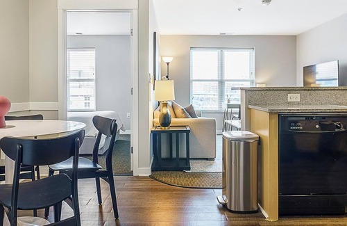 Downtown Indianapolis Apartment | Landing | Spectacular 1BD, Gym, Pool