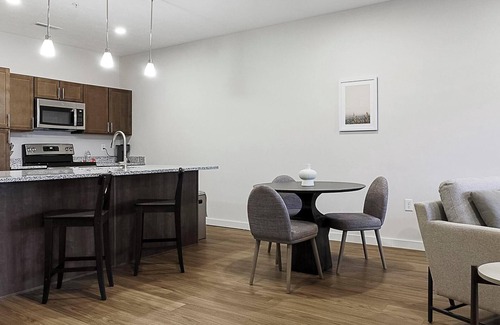 Cartersburg Apartment | Landing | Spectacular 2BD, Courtyard, Gym