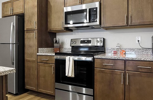 Cartersburg Apartment | Landing | Spectacular 2BD, Courtyard, Gym