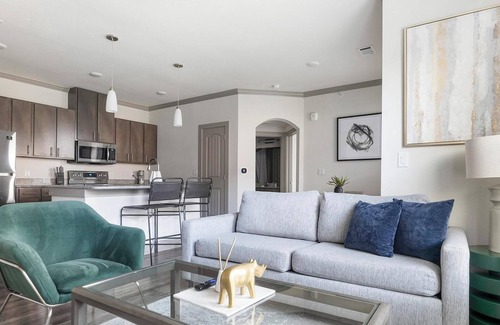 Manor Apartment | Landing | Spectacular 1BD, Gym, Pool