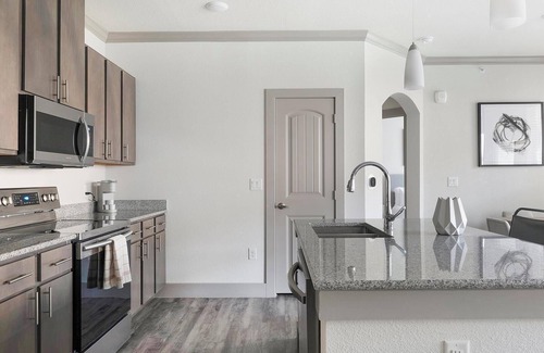 Manor Apartment | Landing | Spectacular 1BD, Gym, Pool