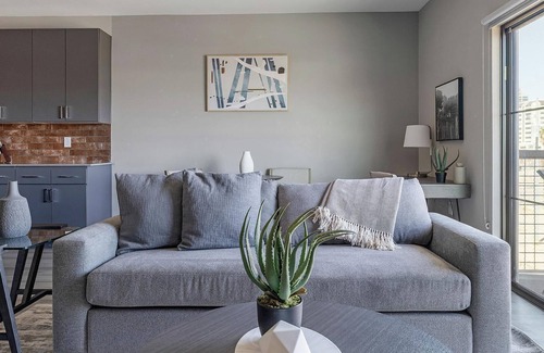 Warehouse District Apartment | Landing | Spectacular 1BD, Rooftop Lounge