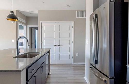 Warehouse District Apartment | Landing | Spectacular 1BD, Rooftop Lounge