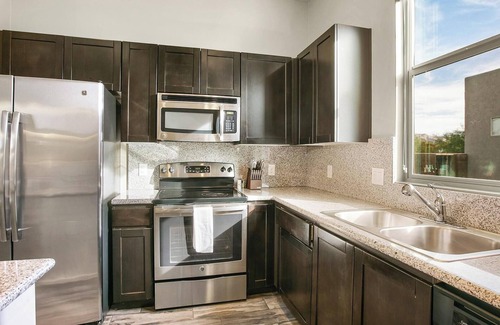 Woodburn Apartment | Landing | Spectacular 2BD, Clubhouse, Gym