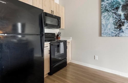 Woodburn Apartment | Landing | Spectacular Studio, Gym, Clubhouse