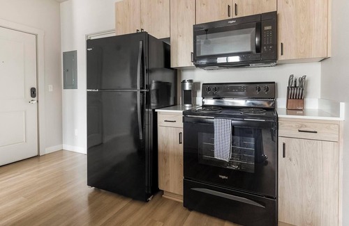 Woodburn Apartment | Landing | Spectacular Studio, Gym, Clubhouse