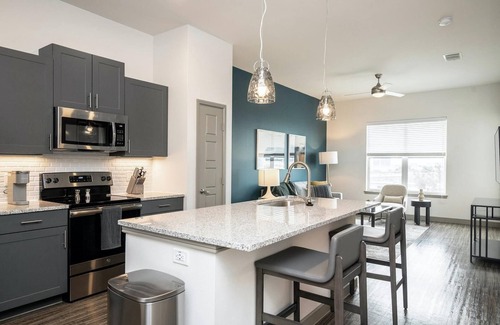 Wimauma Apartment | Landing | Spectacular Studio, Gym, Pool