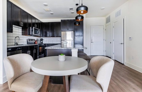 Fort Worth Apartment | Landing | Spectacular 1BD, Courtyard, Pool